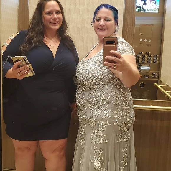 Full length evening gown by Adrianna Papell size 20 silver - Picture 6 of 6